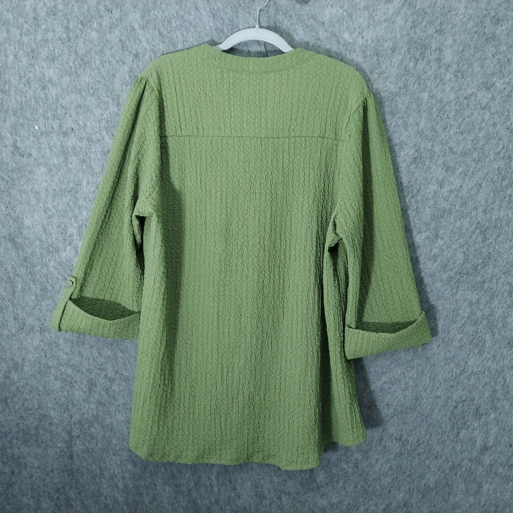 Ava & Grace Women Top 1X Olive Minimalist Seersucker Henley Capsule Roll Tab Slv - Picture 6 of 10
